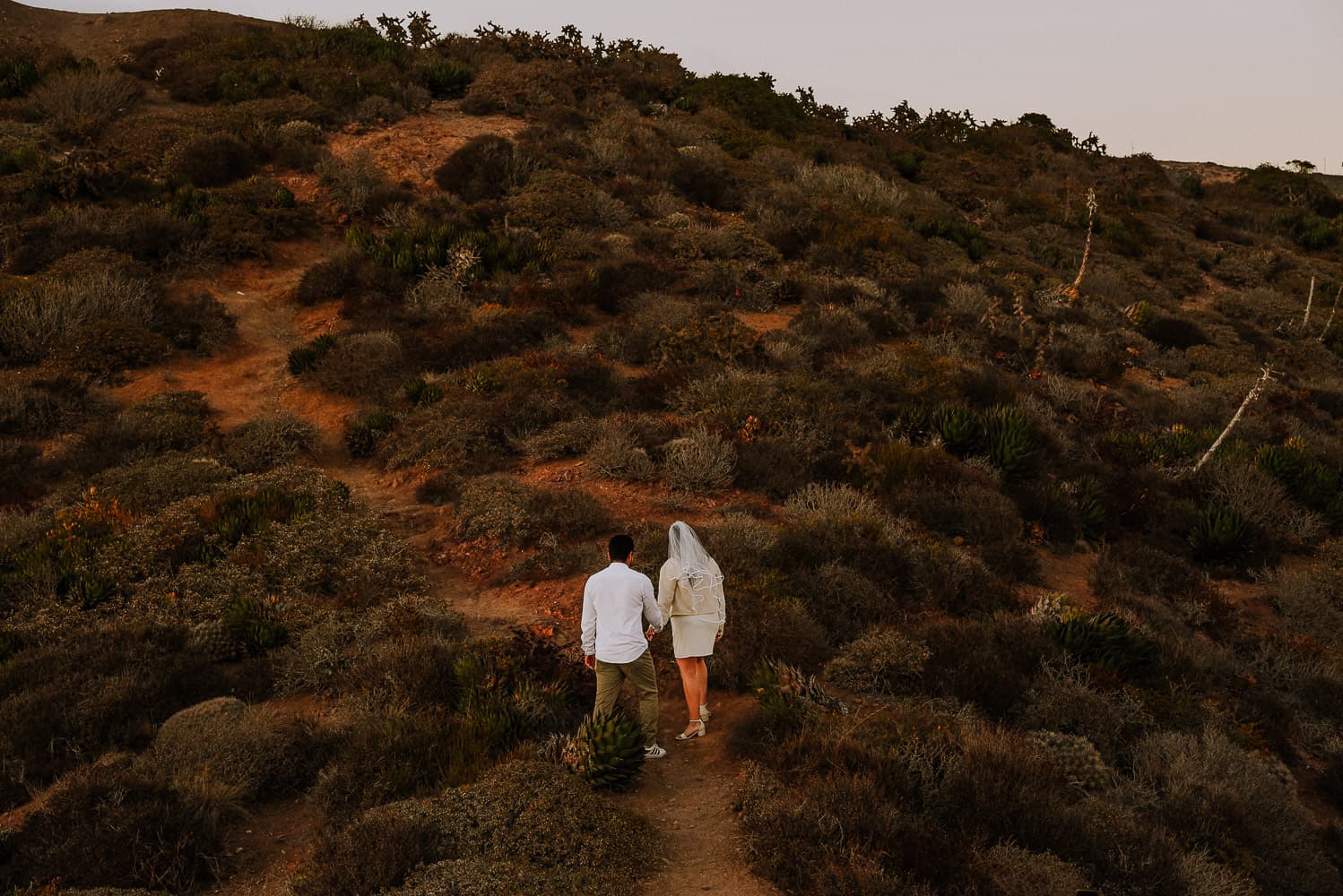 Fotografía de save the date en Ensenada Baja California por fotógrafo de bodas destino en México